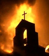 Лишь горящая церковь светит